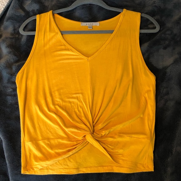 Gaze Crop V-Neck Tank Top - Picture 3 of 4